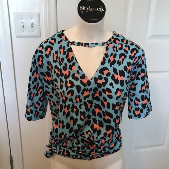 Tops - Picture 7 of 8